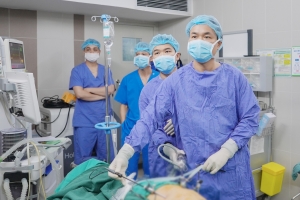Viêm hoại tử túi mật vì viên sỏi 2.4 cm