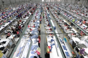 Doanh thu "bốc hơi" 5 tỷ USD, gã khổng lồ may mặc vẫn không rời bỏ lao động Việt Nam