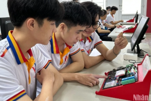 Bỏ quy định điểm sàn 8 điểm môn Toán với ngành vi mạch bán dẫn