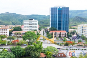 Chủ tịch UBND tỉnh Quảng Ninh làm việc với Trường Đại học Hạ Long