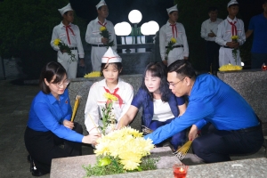 Tuổi trẻ Lào Cai thắp nến tri ân các Anh hùng liệt sĩ