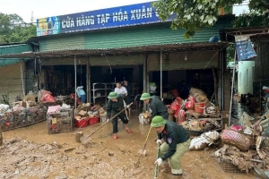 Chủ động vệ sinh môi trường, kiểm soát dịch bệnh sau lũ tại Nghệ An