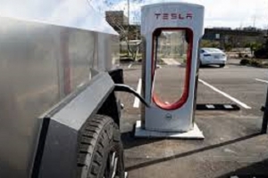 Sự cố Cybertruck cạn pin dù cắm sạc: Hóa ra không phải do nóng hay sạc liên tục, Tesla xử lý êm đẹp
