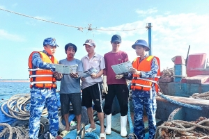 Bộ Tư lệnh Vùng Cảnh sát biển 1 tích cực tuyên truyền chống khai thác IUU