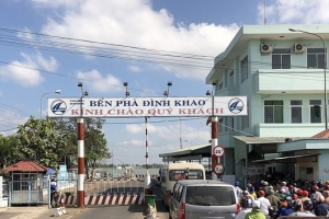 Vĩnh Long đề xuất miễn giá vé qua phà Đình Khao cho cán bộ từ Bến Tre (cũ)