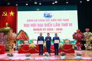 Khen thưởng đột xuất BTL Vùng Cảnh sát biển 4 vì thành tích xuất sắc trong đấu tranh phòng, chống tội phạm, vi phạm pháp luật