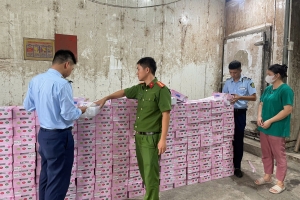 Hà Nội: Tạm giữ hơn 250kg hồng táo nhập lậu tại phường Hồng Hà