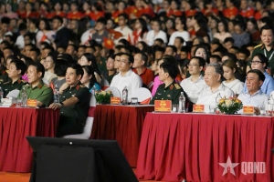 Tổng Bí thư Tô Lâm dự chương trình “Dưới cờ vinh quang”