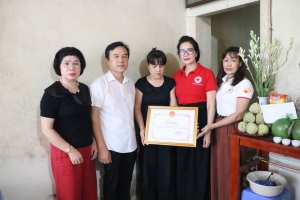 Truy tặng bằng khen của Chủ tịch UBND tỉnh cho người hiến tạng