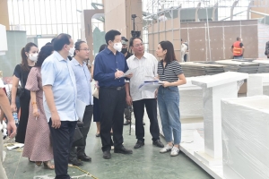 Tổ công tác kiểm tra, chấm điểm sơ bộ thi công các gian hàng Triển lãm thành tựu 80 năm Quốc khánh