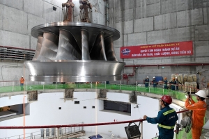 Lilama lắp đặt thành công bánh xe công tác tổ máy số 2 thuỷ điện Hoà Bình mở rộng