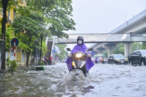 Bắc Bộ và Trung Bộ liên tiếp mưa lớn, cảnh báo nguy cơ dông lốc, sét và gió giật mạnh
