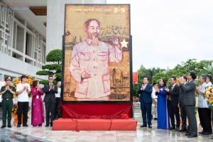‘Mùa xuân độc lập’ Họa sĩ trẻ Chu Nhật Quang kể lại lịch sử hào hùng bằng sơn mài Việt