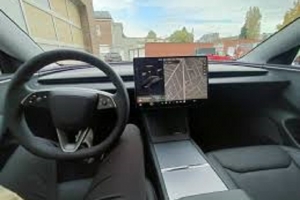 Tesla đưa cần xi-nhan trở lại trên Model 3 Highland