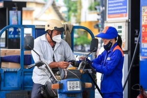 Giá xăng dầu hôm nay 21/8: Bật tăng