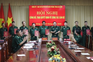 Bộ đội Biên phòng tỉnh An Giang trao quyết định công tác cán bộ