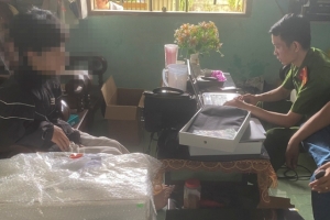 Quảng Trị: Bắt giữ thiếu niên làm giả hàng trăm hóa đơn chuyển tiền để lừa đảo trên mạng