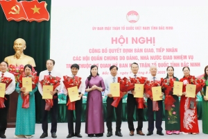 Bắc Ninh công bố quyết định bàn giao, tiếp nhận các hội quần chúng do Đảng, Nhà nước giao nhiệm vụ về MTTQ tỉnh