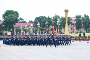 Vinh dự và tự hào khi được diễu hành trong vòng tay nhân dân