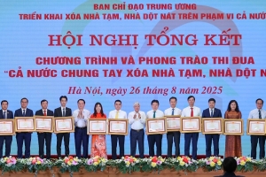 Agribank nhận Bằng khen của Thủ tướng Chính phủ cho các đóng góp trong chương trình “Cả nước chung tay xóa nhà tạm, nhà dột nát”