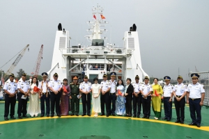 Tàu CSB 8001 cập cảng Jakarta, bắt đầu chuỗi hoạt động giao lưu với Cảnh sát biển Indonesia