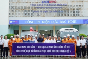 Công ty Điện lực Bắc Ninh cử Đội xung kích hỗ trợ tỉnh Hà Tĩnh khắc phục sự cố điện sau bão số 5