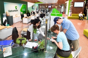 Standard and Poor’s quyết định nâng hệ số tín nhiệm của Vietcombank lên BB+, triển vọng Ổn định