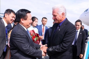 Bí thư thứ Nhất, Chủ tịch nước Cuba và Phu nhân đến Hà Nội, bắt đầu thăm cấp Nhà nước, dự Lễ kỷ niệm 80 năm Quốc khánh Việt Nam