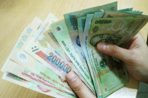 Nghỉ hưu, thôi việc có được nhận tiền thưởng năm?