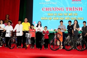 Thanh Hóa: Trao xe đạp cho trẻ mồ côi nhân dịp năm học mới tại phường Tĩnh Gia