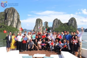 Đoàn đại biểu quốc tế thăm Quảng Ninh