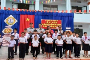 Chi đội Kiểm ngư số 4 đồng hành cùng học sinh đến trường năm học 2025 - 2026