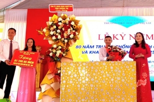 Bí thư Tỉnh ủy Quảng Trị Lê Ngọc Quang dự lễ khai giảng tại xã Vĩnh Linh