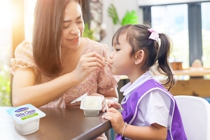 Nên ăn sữa chua vào lúc nào để tốt cho tiêu hóa, xương và giảm cân?