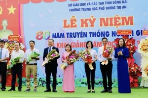 Học sinh Đồng Nai phấn khởi bước vào năm học mới