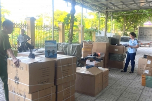 Hà Nội: Phát hiện xe tải chở gần 1.900 sản phẩm hàng tiêu dùng nhập lậu