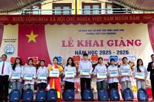 Sacombank Lạng Sơn tặng 25 suất học bổng “Ươm mầm cho những ước mơ”