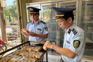Lực lượng Quản lý thị trường Thanh Hóa tăng cường kiểm tra, kiểm soát thị trường dịp Tết Trung thu 2025