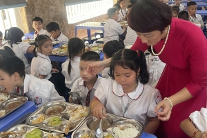 Hà Nội: Nhiều thách thức trong công tác quản lý bữa ăn học đường
