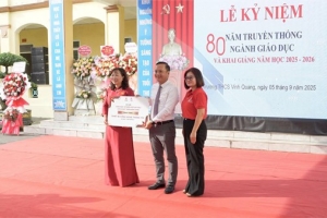 Hải Phòng: Trao tặng 30 máy tính bảng cho thầy và trò Trường THCS Vinh Quang
