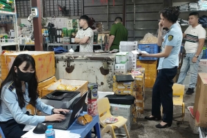 Hàng hóa trôi nổi, không nhãn mác: Mối nguy tiềm ẩn cho sức khỏe và thị trường