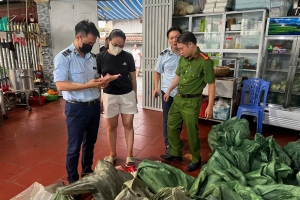 Phát hiện lô xúc xích gần 1 tấn không đảm bảo nguồn gốc tại Hà Nội