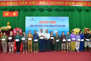 Bộ Tư lệnh Vùng cảnh sát biển 4 đồng hành với ngư dân đặc khu Kiên Hải, An Giang