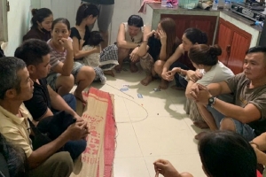 Công an Nghệ An triệt phá sới bạc “boong ke”, bắt giữ 15 đối tượng