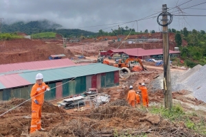 Đội Quản lý Điện lực khu vực Na Sang đồng hành cùng ngôi trường kiểu mẫu