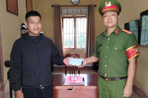 Công an phường Nguyễn Đại Năng kịp thời hỗ trợ người dân nhận lại tài sản bị mất
