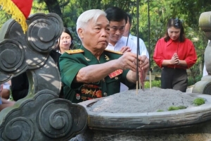 Dâng hương, dâng hoa, báo công Kỷ niệm 84 năm ngày thành lập Chiến khu Ngọc Trạo