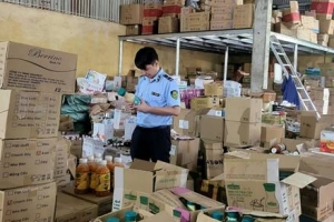 Ninh Bình liên tiếp kiểm tra, xử lý cơ sở kinh doanh thực phẩm nhập lậu, không rõ nguồn gốc