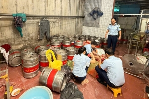 Bắc Ninh: Phát hiện một cơ sở có dấu hiệu sản xuất, kinh doanh bia giả mạo nhãn hàng nổi tiếng
