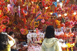 Sắc màu Trung thu bừng sáng giữa lòng phố cổ